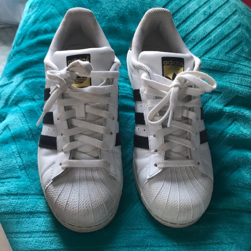 Adidas superstars